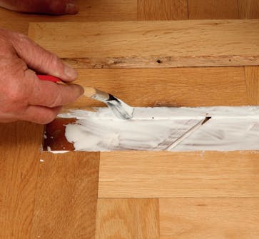 Kalanruotoparketin korjaaminen Kalanruotoparketin korjaaminen